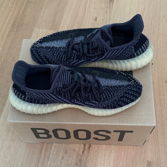 Yeezy Boost 350 carbon Sneakers - Picture 1 of 5